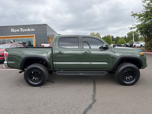 Used 2021 Toyota Tacoma TRD Off-Road AWD/4WD image 8