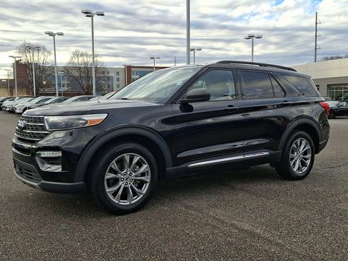 Used 2022 Ford Explorer XLT w/ Equipment Group 202A image 5