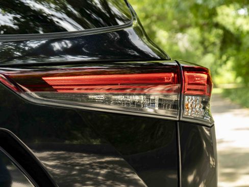 Used 2024 Toyota Highlander XLE FWD image 13