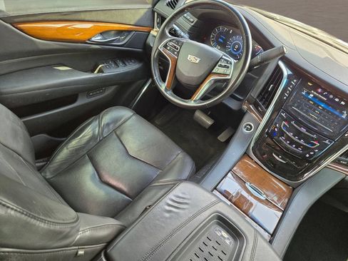 Used 2016 Cadillac Escalade Premium RWD image 19