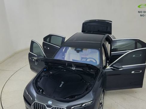Used 2023 BMW i7 xDrive60 AWD/4WD image 91