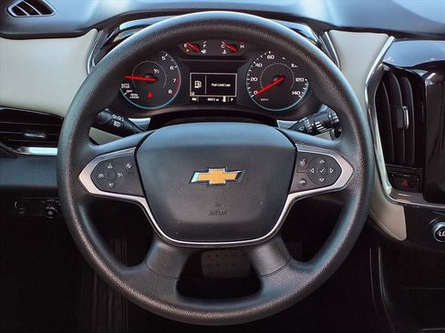 Used 2023 Chevrolet Traverse LS image 13