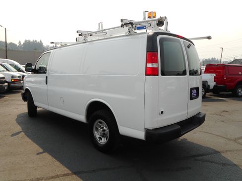 Used 2016 Chevrolet Express 2500 RWD image 9