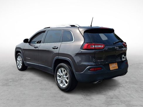 Used 2018 Jeep Cherokee Latitude Plus w/ Comfort/Convenience Group AWD/4WD image 3