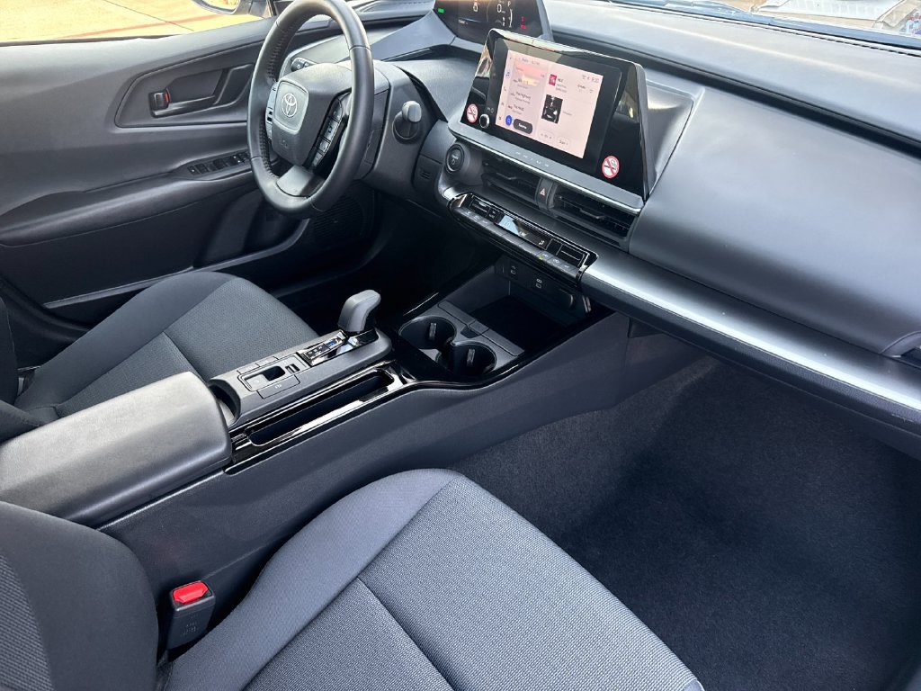 Used 2026 Toyota Prius LE FWD image 16