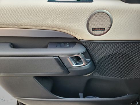 New 2026 Land Rover Discovery Limited Edition AWD/4WD image 18