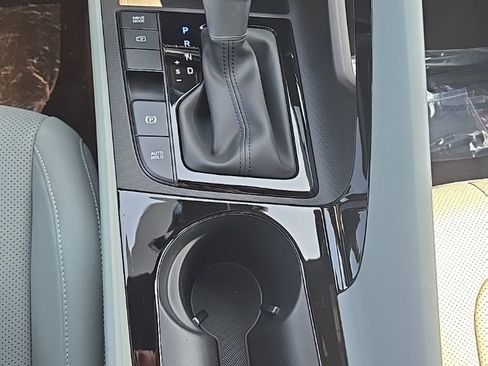 New 2025 Hyundai Elantra Limited image 15