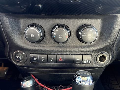 Used 2018 Jeep Wrangler Unlimited Rubicon image 30