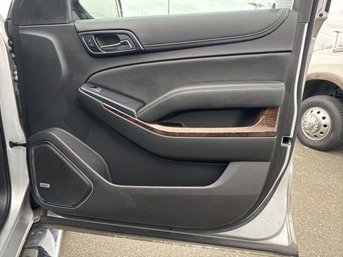 Used 2017 Chevrolet Tahoe LT w/ LT Signature Package image 16