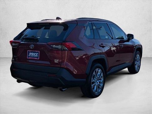 Used 2023 Toyota RAV4 XLE Premium image 5