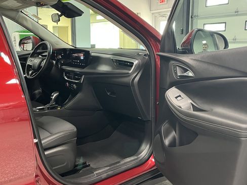 Certified 2024 Buick Encore GX Preferred w/ Comfort Package image 8