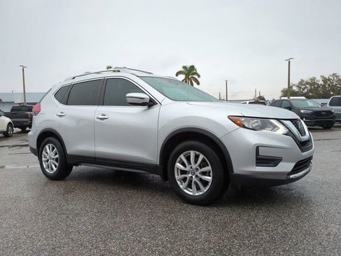 Used 2019 Nissan Rogue SV image 3