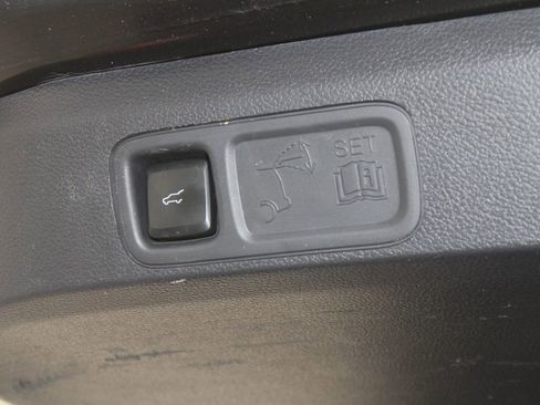 Used 2023 Ford Expedition XLT image 17