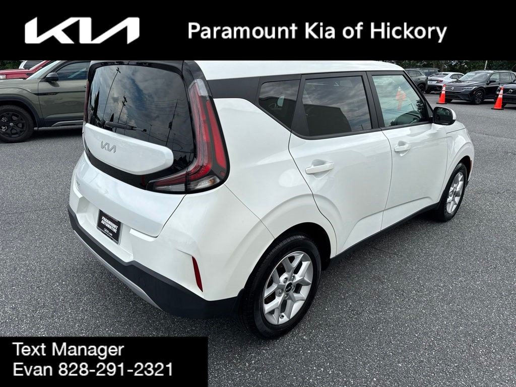 Used 2023 Kia Soul LX w/ Option Group 015 FWD image 7