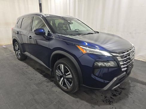 Used 2024 Nissan Rogue SL AWD/4WD image 3