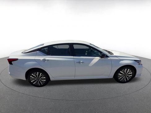 Used 2025 Nissan Altima 2.5 SV FWD image 16