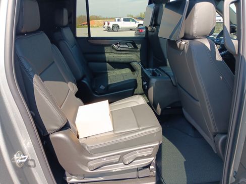 New 2026 GMC Yukon XL Denali w/ Denali Reserve Package image 21