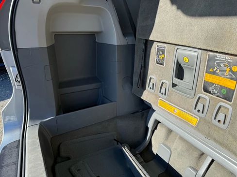 Used 2012 Toyota Sienna Limited image 18
