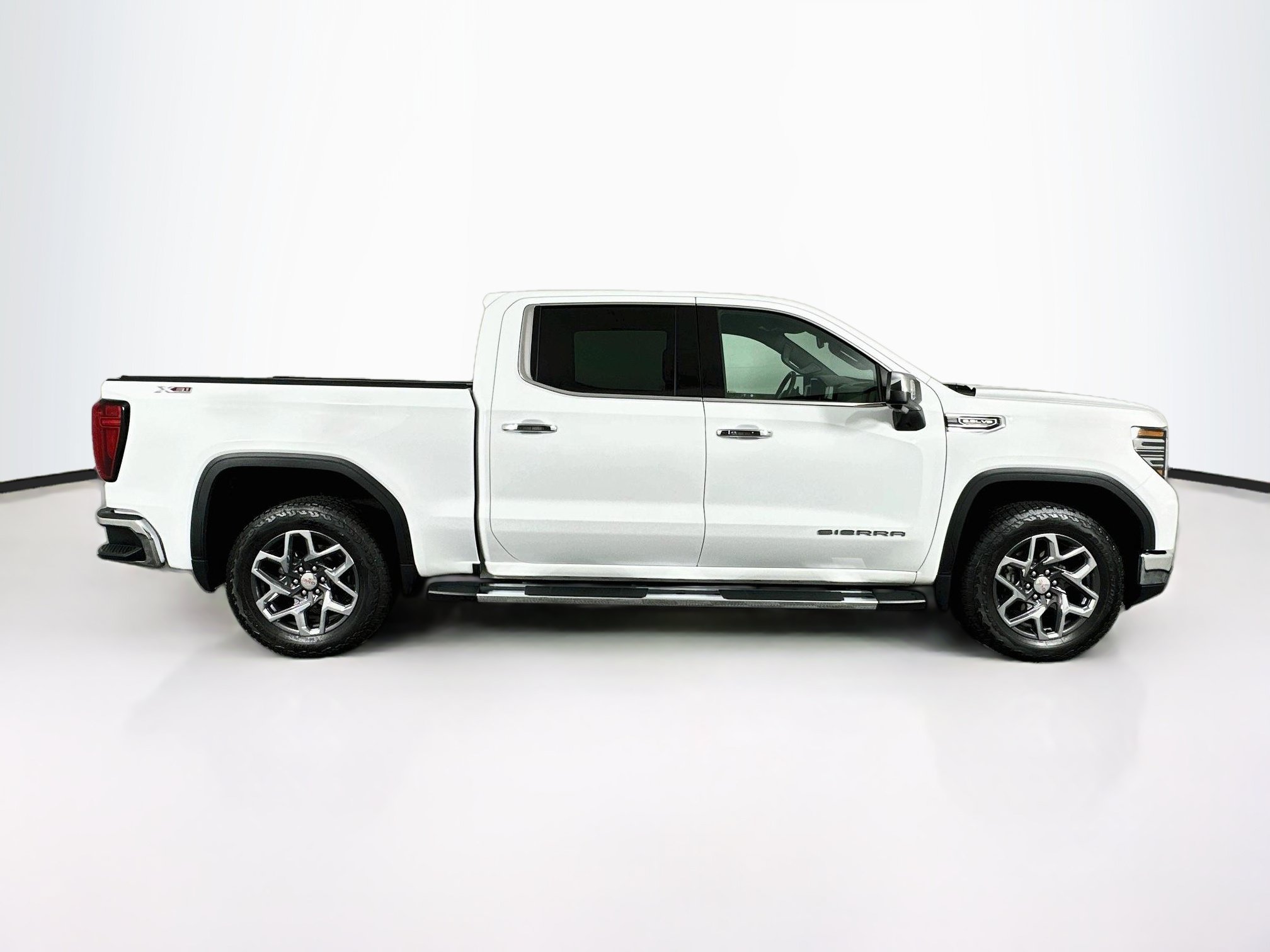 Used 2024 GMC Sierra 1500 SLT w/ SLT Premium Plus Package AWD/4WD image 10