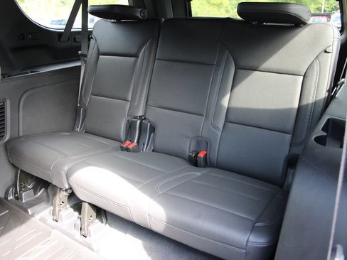 Used 2024 Chevrolet Suburban Z71 w/ Luxury Package AWD/4WD image 47