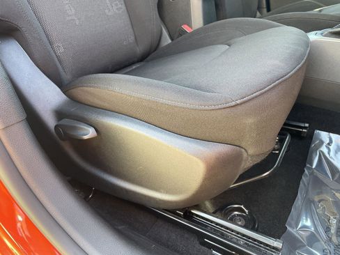 Used 2015 Jeep Renegade Latitude image 2