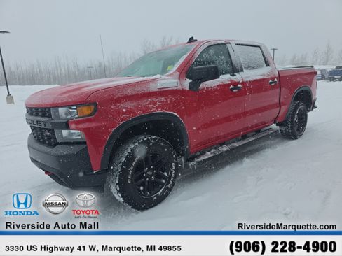 Used 2021 Chevrolet Silverado 1500 Custom Trail Boss w/ LPO, Dark Essentials Package image 3