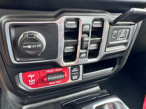 Used 2022 Jeep Wrangler Unlimited Rubicon w/ Cold Weather Group AWD/4WD image 23