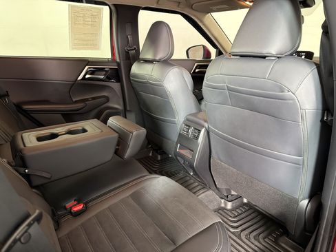 Used 2024 Mitsubishi Outlander SE FWD image 30