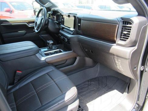 Used 2024 Chevrolet Silverado 1500 High Country w/ High Country Premium Package AWD/4WD image 11