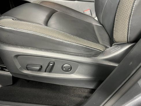 Used 2024 Nissan Pathfinder SL w/ Black Appearance Package image 23