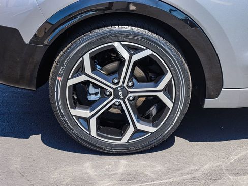 Used 2023 Kia Niro EX Touring FWD image 9