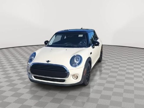 Used 2019 MINI Cooper 2-Door Hardtop image 3