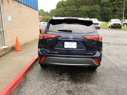 Used 2021 Toyota Highlander Limited FWD image 5