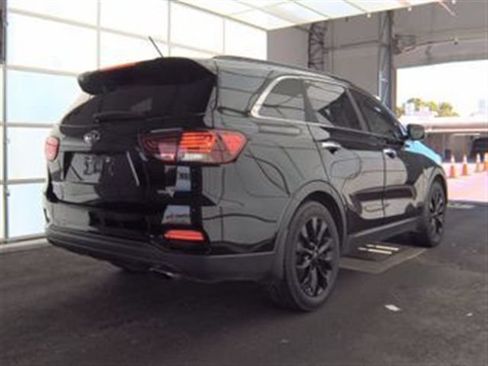 Used 2020 Kia Sorento S FWD image 2