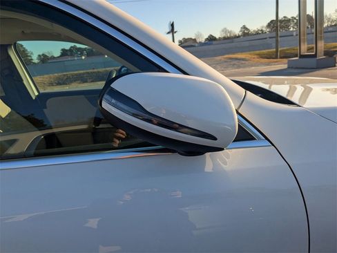 Used 2022 Mercedes-Benz GLB 250 4MATIC image 11