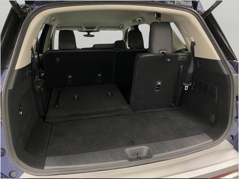 Used 2025 Nissan Pathfinder SL image 6