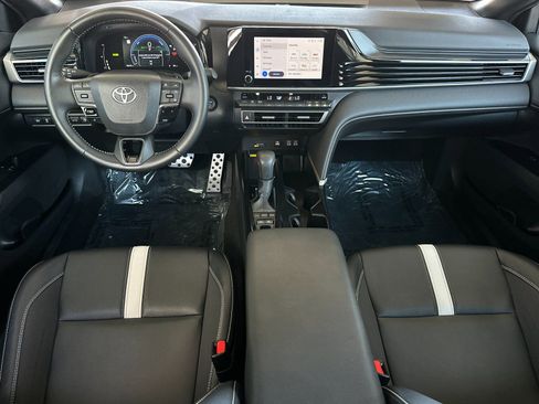 Used 2025 Toyota Camry SE FWD image 12