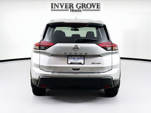 Used 2024 Nissan Rogue SV image 6
