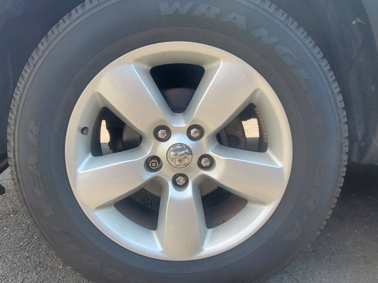 Used 2015 RAM 1500 Express AWD/4WD image 22