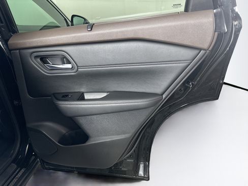 Used 2023 Nissan Rogue SL w/ SL Premium Package FWD image 31