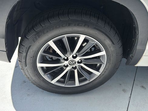 Used 2018 Toyota Highlander XLE image 35