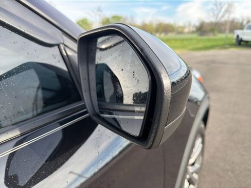 Used 2022 Ford Explorer XLT w/ Equipment Group 202A image 6