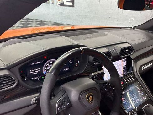 Used 2021 Lamborghini Urus AWD/4WD image 27
