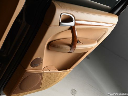 Used 2009 Porsche Cayenne Turbo S image 34