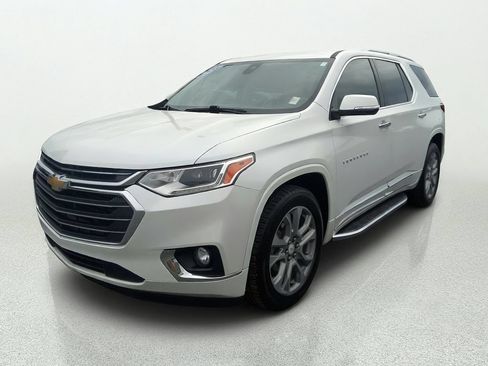 Used 2019 Chevrolet Traverse Premier w/ Driver Confidence II Package FWD image 3