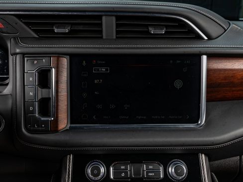 Used 2023 GMC Yukon Denali Ultimate image 23