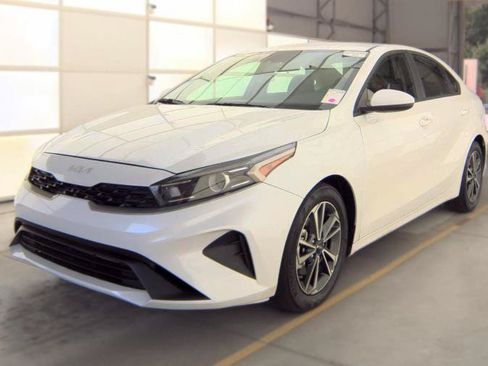 Used 2024 Kia Forte LXS FWD image 3