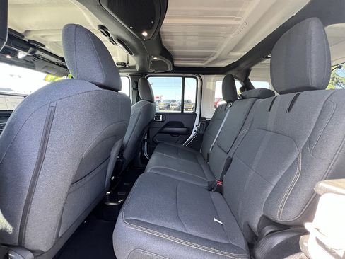 Used 2024 Jeep Wrangler Unlimited Sahara AWD/4WD image 34