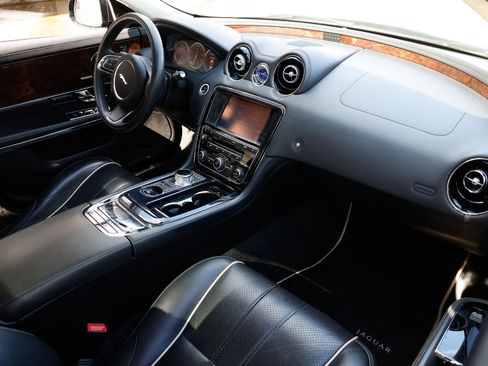 Used 2011 Jaguar XJ L Supercharged image 18