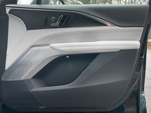 Used 2024 Cadillac Lyriq Luxury image 19